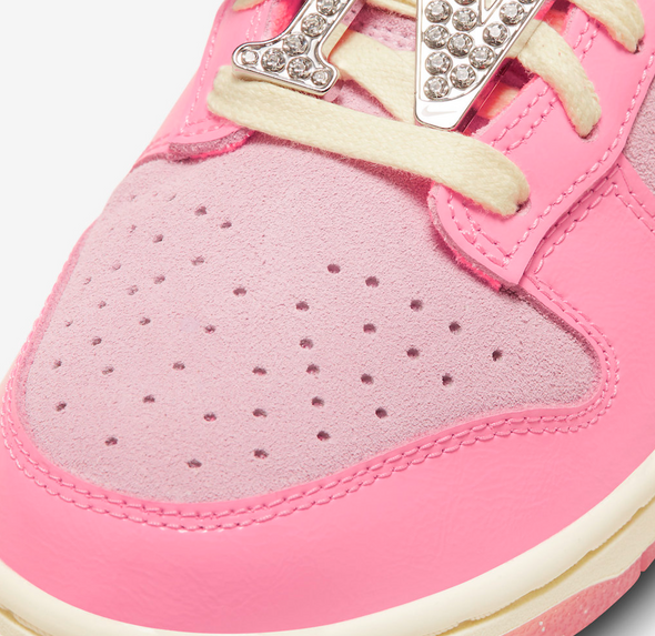 Nike Dunk Low LX ‘Barbie’